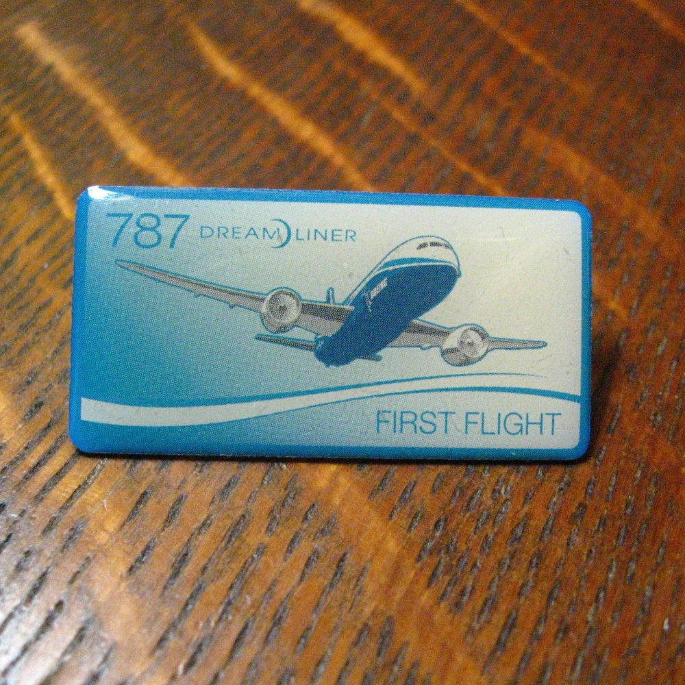 Boeing 787 Dreamliner Airplane Lapel Pin